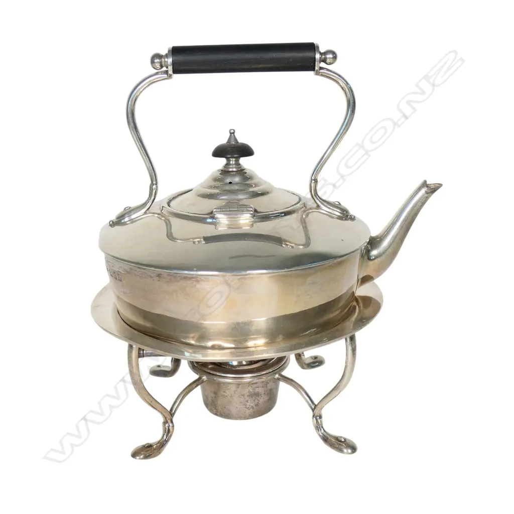 An early 20thC silver spirit kettle and stand, Image 1++