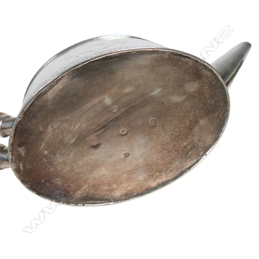 A George III silver tea pot and stand, Image 1++
