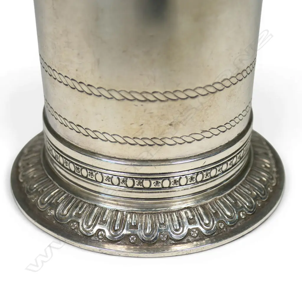 An uncommon Heavy Britannia Standard (95.85%) silver vase, Image 1++