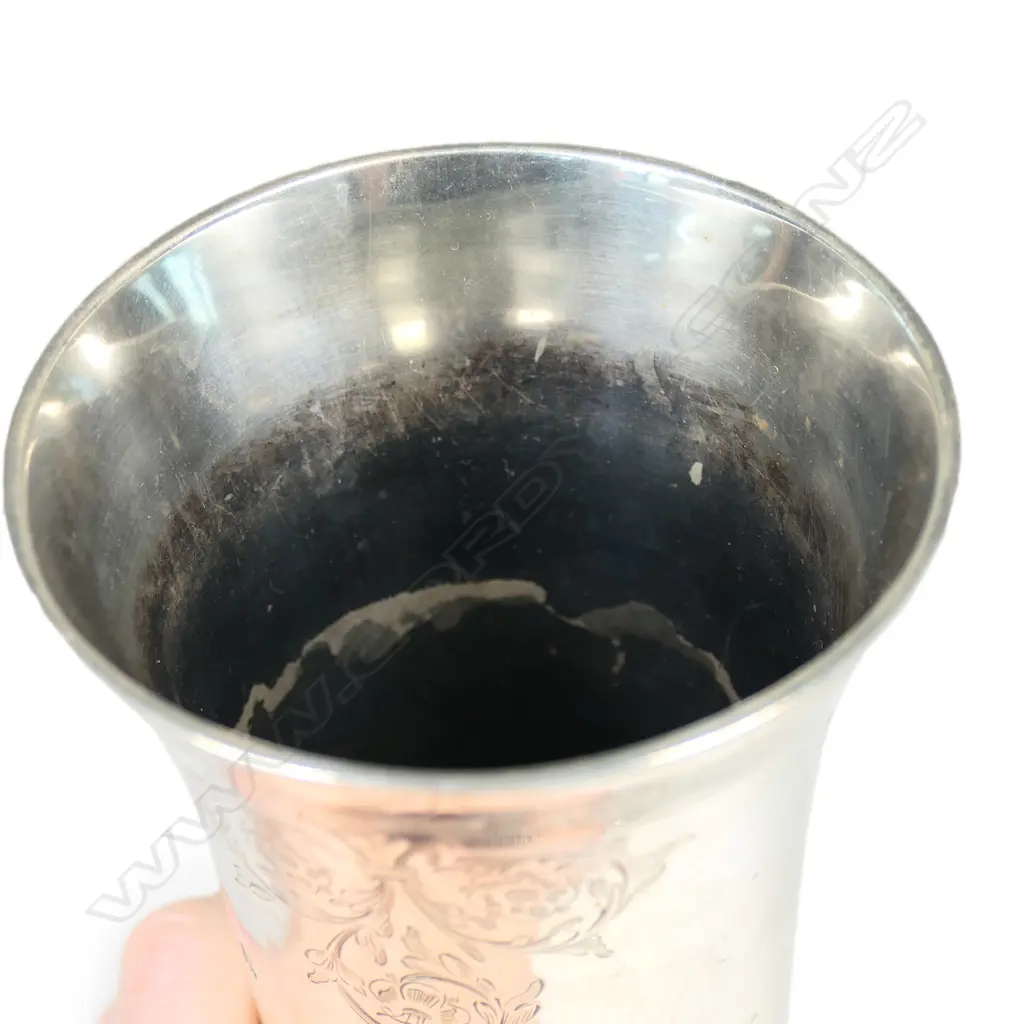 An uncommon Heavy Britannia Standard (95.85%) silver vase, Image 1++