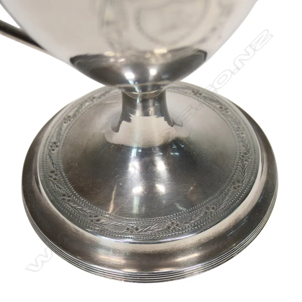 A George III Irish silver trophy cup, Image 1++