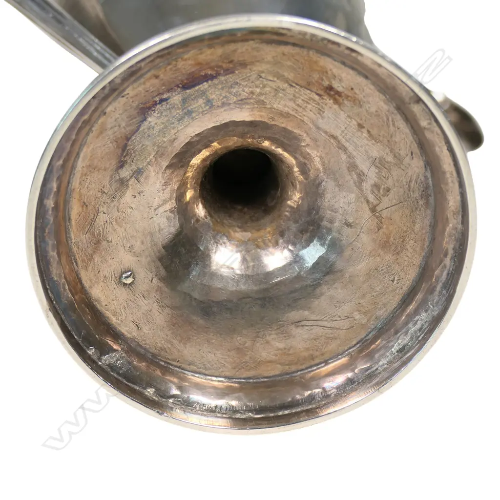 A George III Irish silver trophy cup, Image 1++