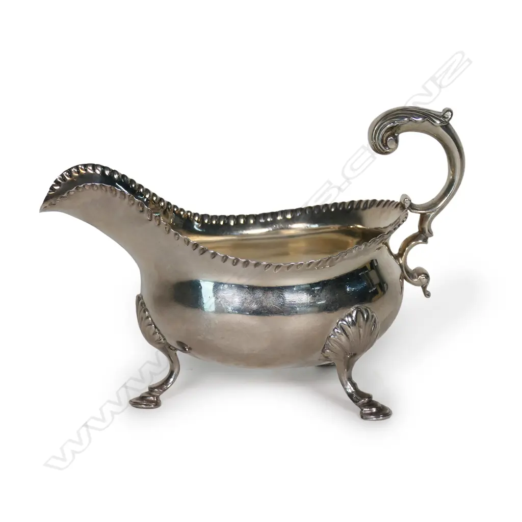 A George III silver fat belly sauce boat, Image 1++