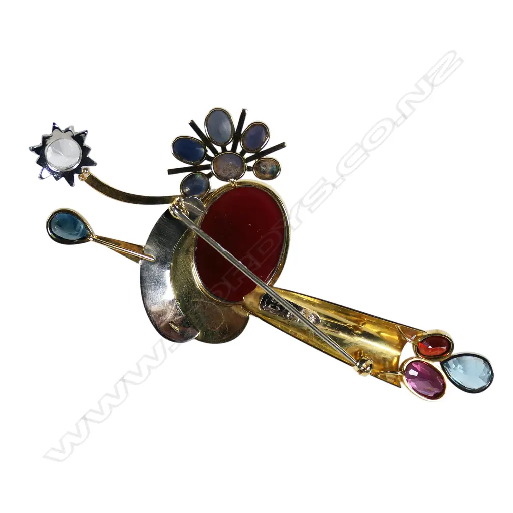 An 18ct yellow and white gold designer brooch, Image 1++