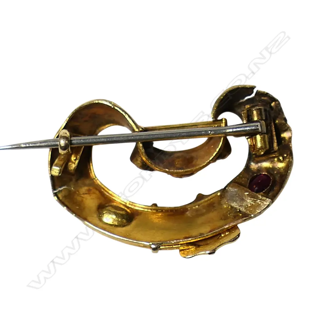 A Victorian 15ct gold Scottish belt brooch with garnets, Image 1++