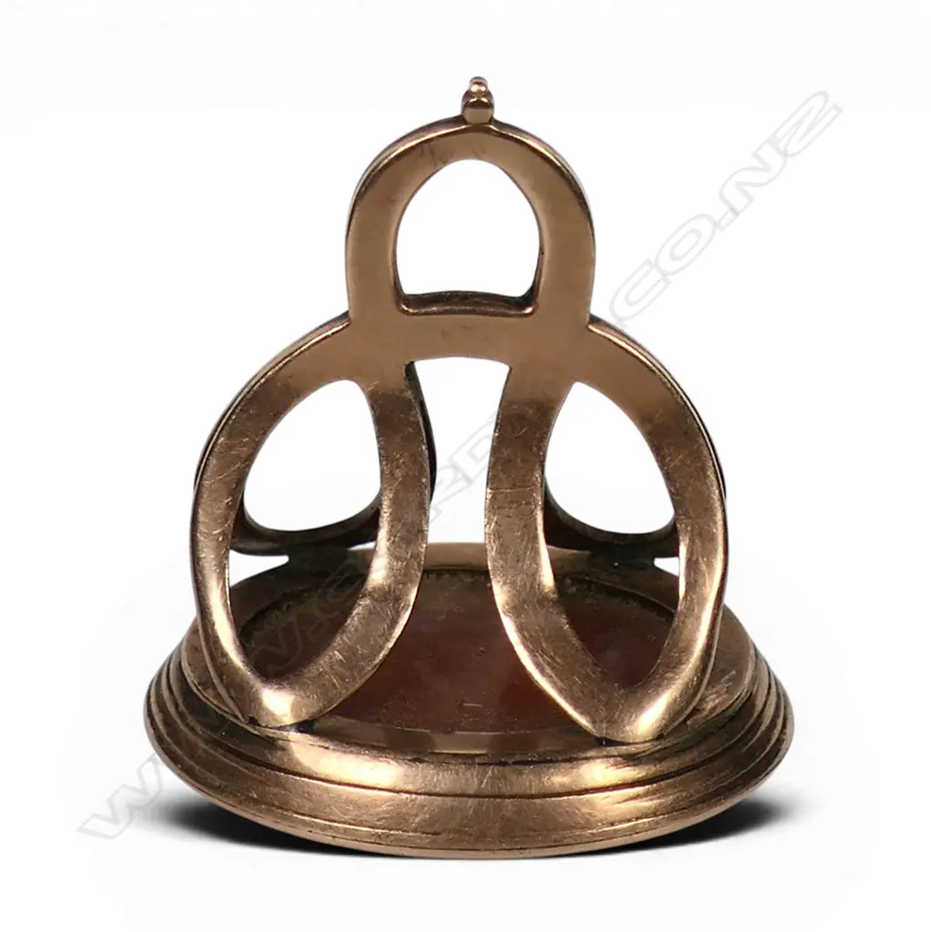 A large Victorian 9ct rose gold and agate fob seal, Image 1++