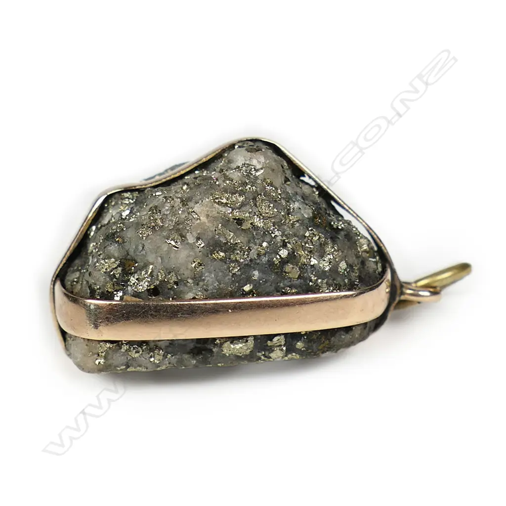 A c.1900 9ct gold mounted gold bearing quartz pendant, Image 1++