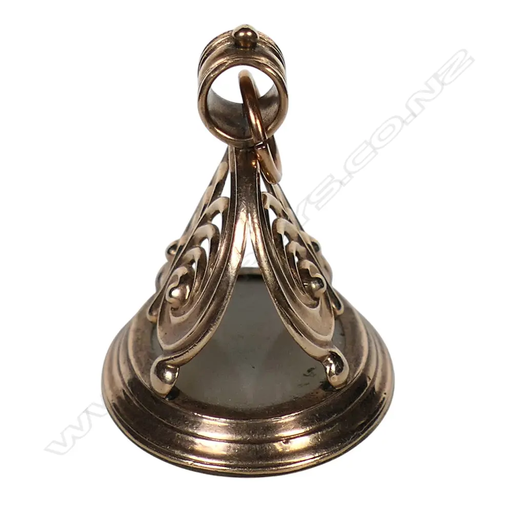 A large early 19thC 15ct gold intaglio cut chalcedony seal, Image 1++
