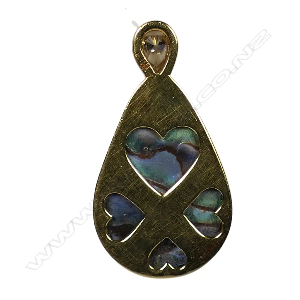 An 18ct gold diamond and paua pearl pendant, Image 1++