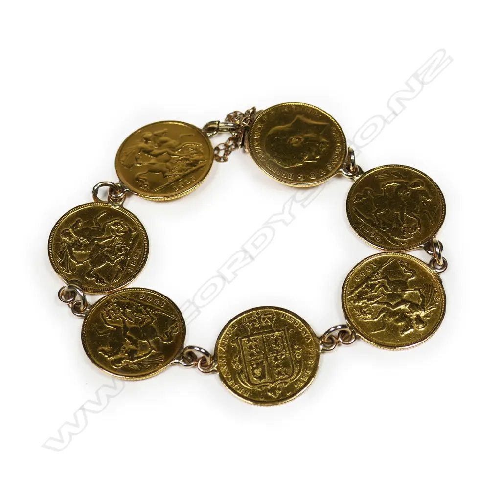 A gold half sovereign set bracelet, Image 1++