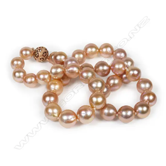 A pink cultured pearl necklace,