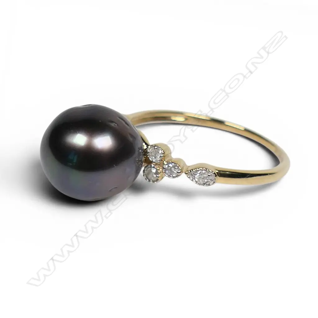 A 14ct gold black Tahitian pearl and diamond dress ring, Image 1++