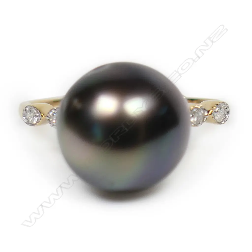 A 14ct gold black Tahitian pearl and diamond dress ring, Image 1++
