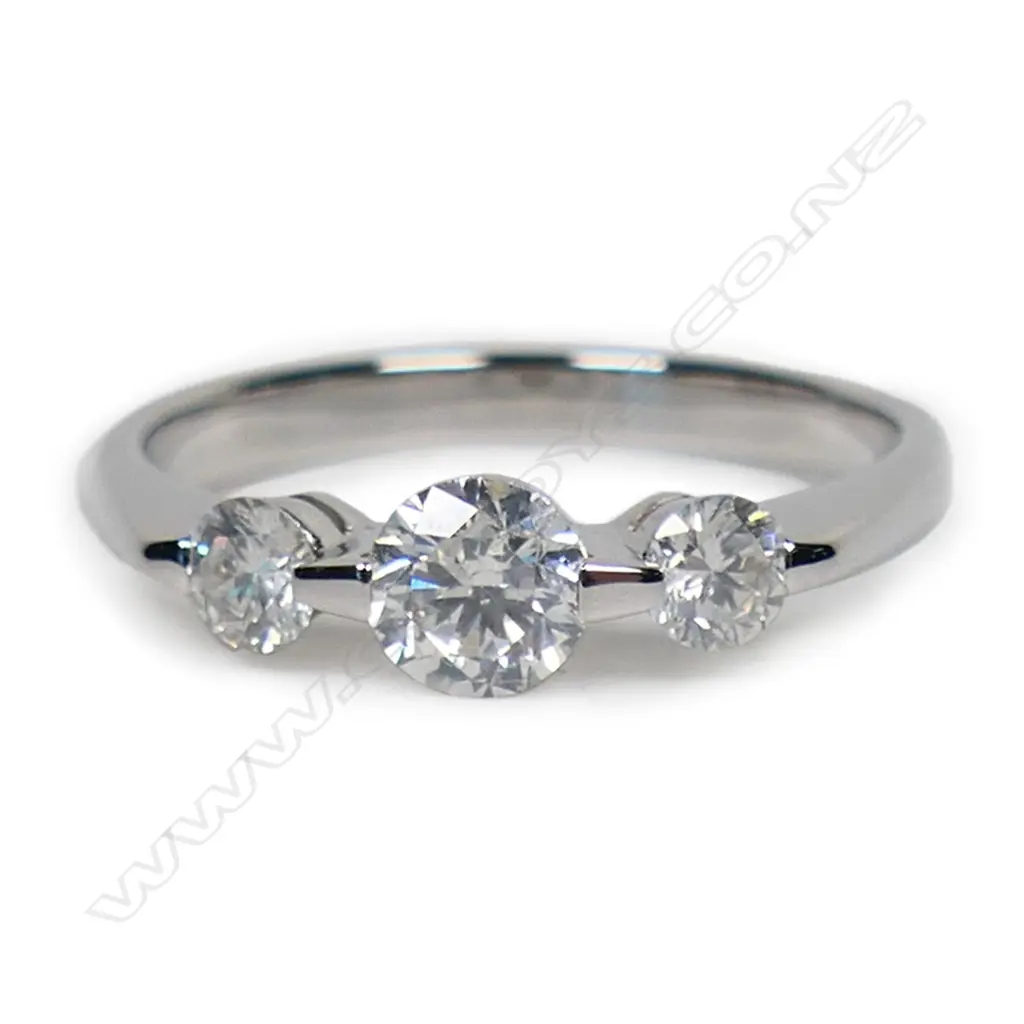 A 14ct white gold and diamond trilogy ring, Image 1++
