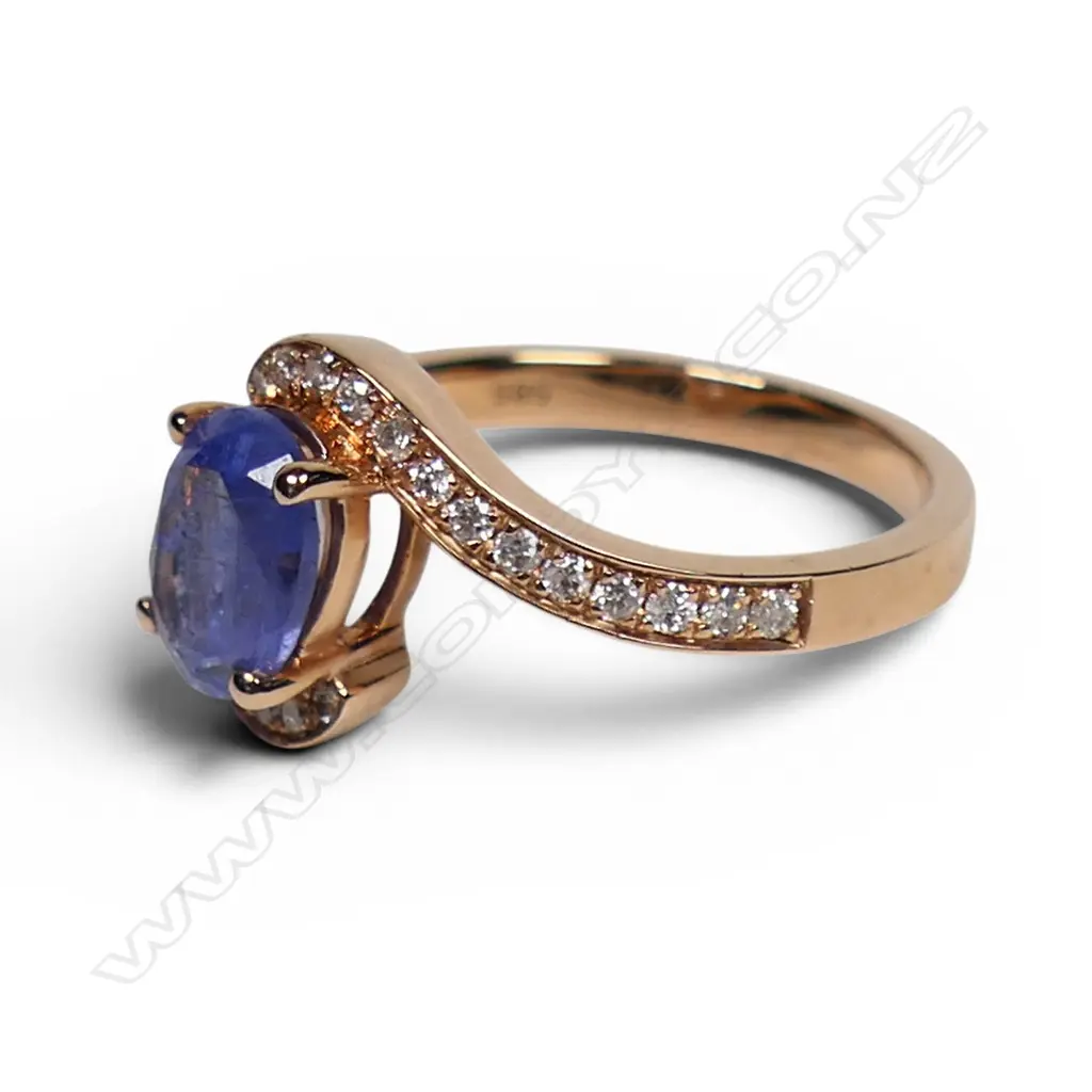 A 14ct rose gold tanzanite and diamond ring, Image 1++