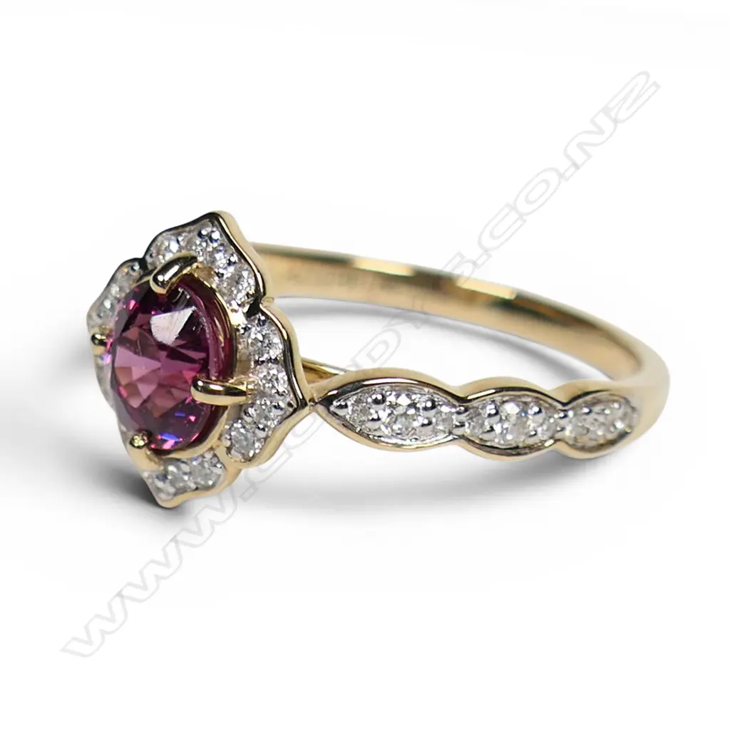 A 14ct gold rhodolite garnet and diamond ring, Image 1++