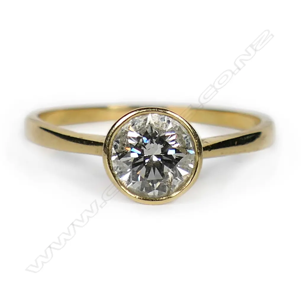 An 18ct gold and diamond solitaire ring, Image 1++