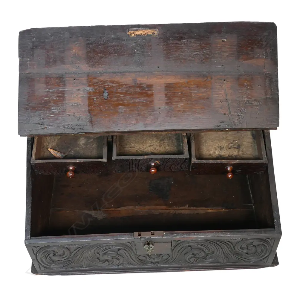 An 18thC oak bible box, Image 1++