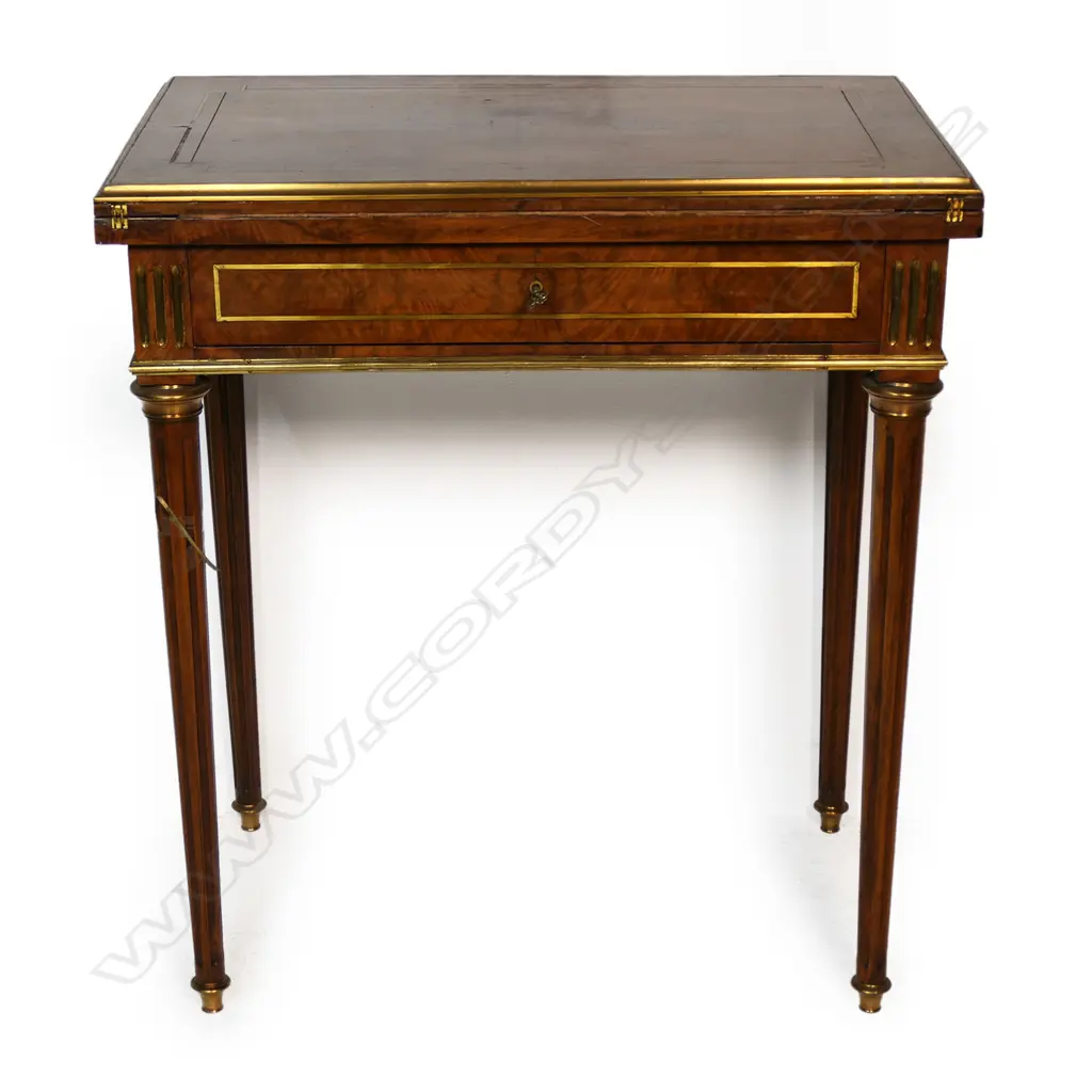 A 19thC French walnut writing table, Image 1++