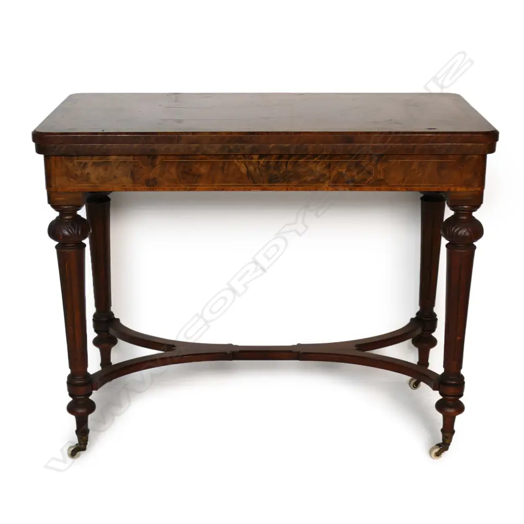 A Victorian burr walnut games table, Image 1++
