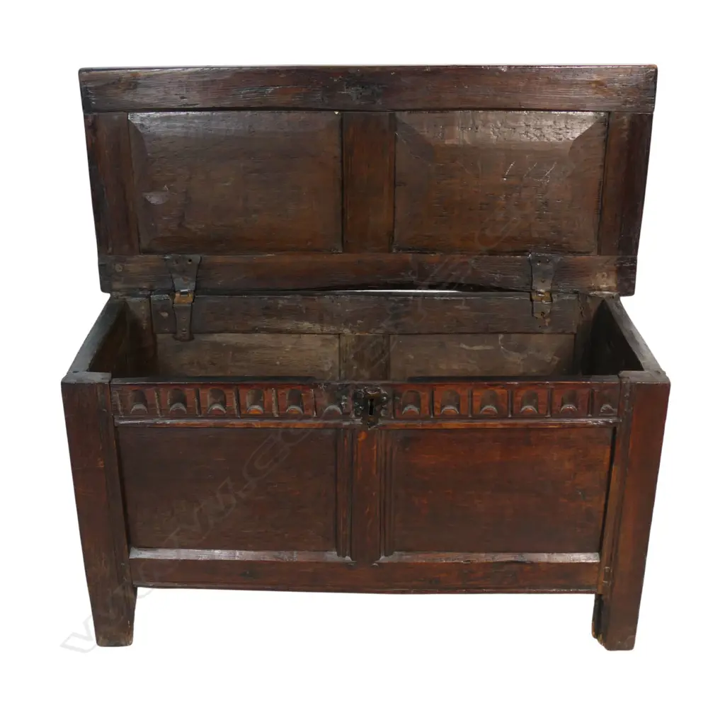 A small Georgian oak coffer, Image 1++