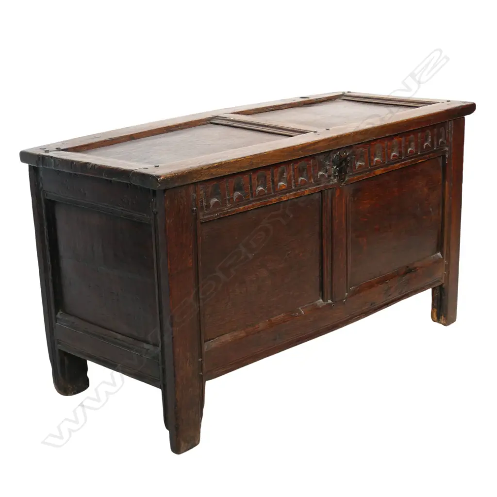 A small Georgian oak coffer, Image 1++