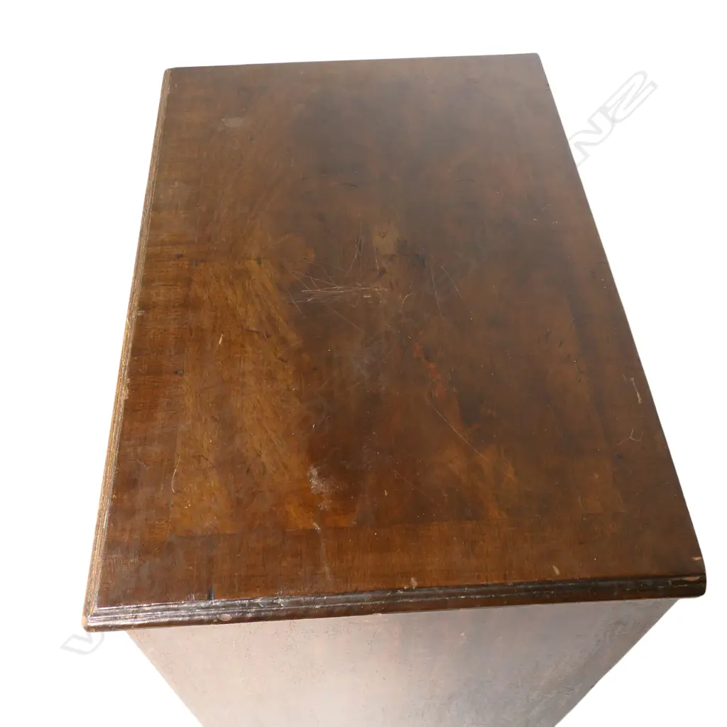 A Georgian oak small proportion chest of drawers, Image 1++