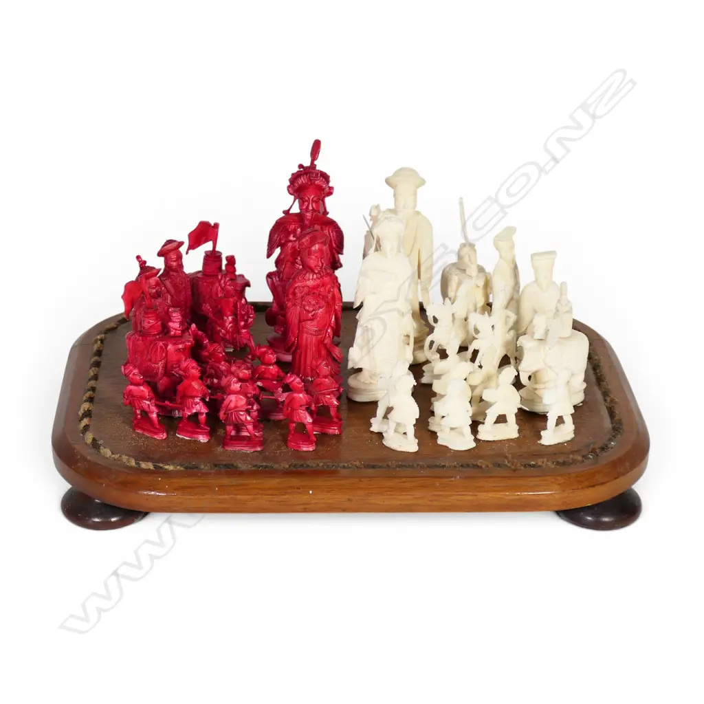 An old Chinese carved ivory chess set, Image 1++