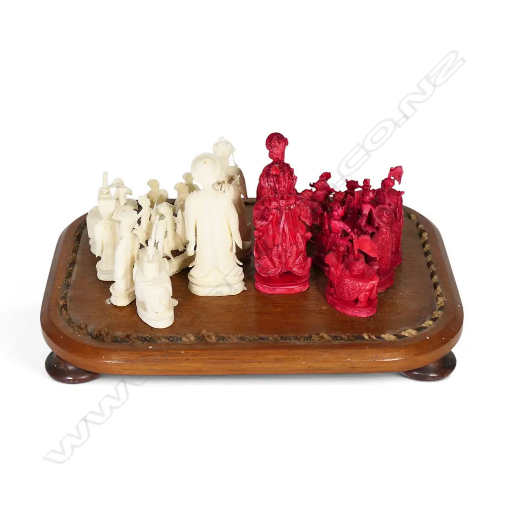 An old Chinese carved ivory chess set, Image 1++