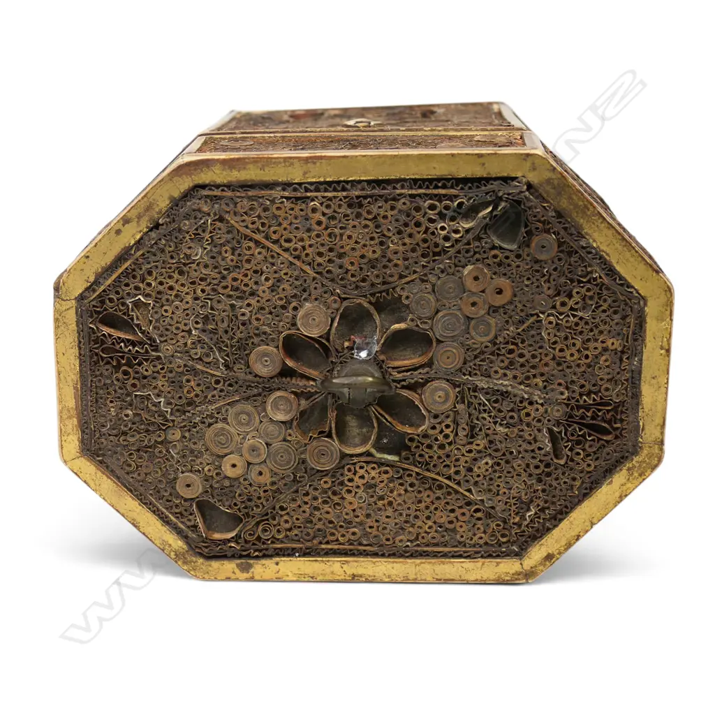 A rare 18thC quillwork tea caddy, Image 1++
