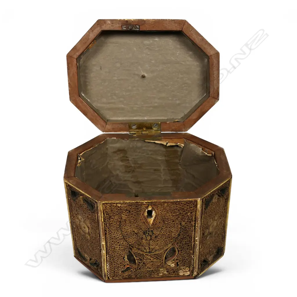 A rare 18thC quillwork tea caddy, Image 1++