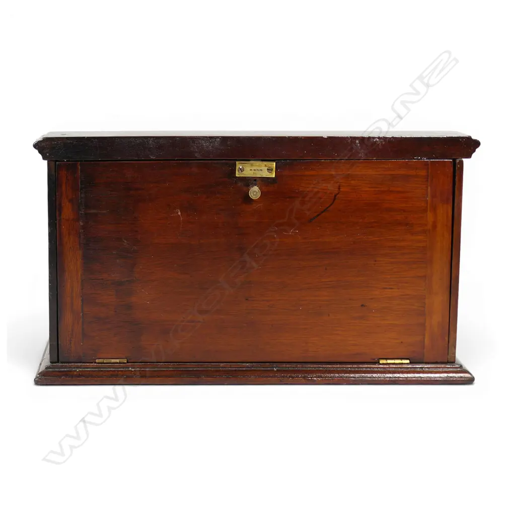 A Victorian mahogany shop counter top small display cabinet, Image 1++