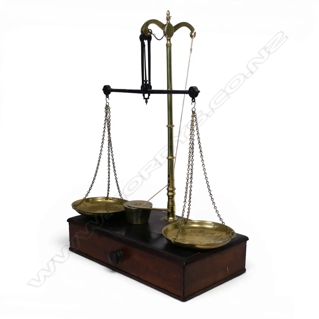 Victorian W & T Avery brass and mahogany demountable balance scales, Image 1++