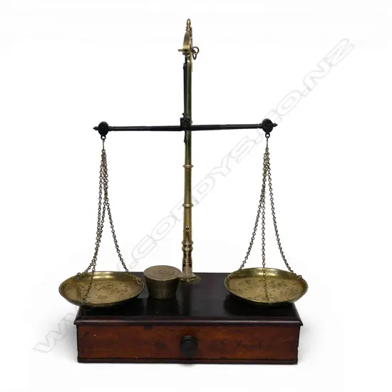 Victorian W & T Avery brass and mahogany demountable balance scales,