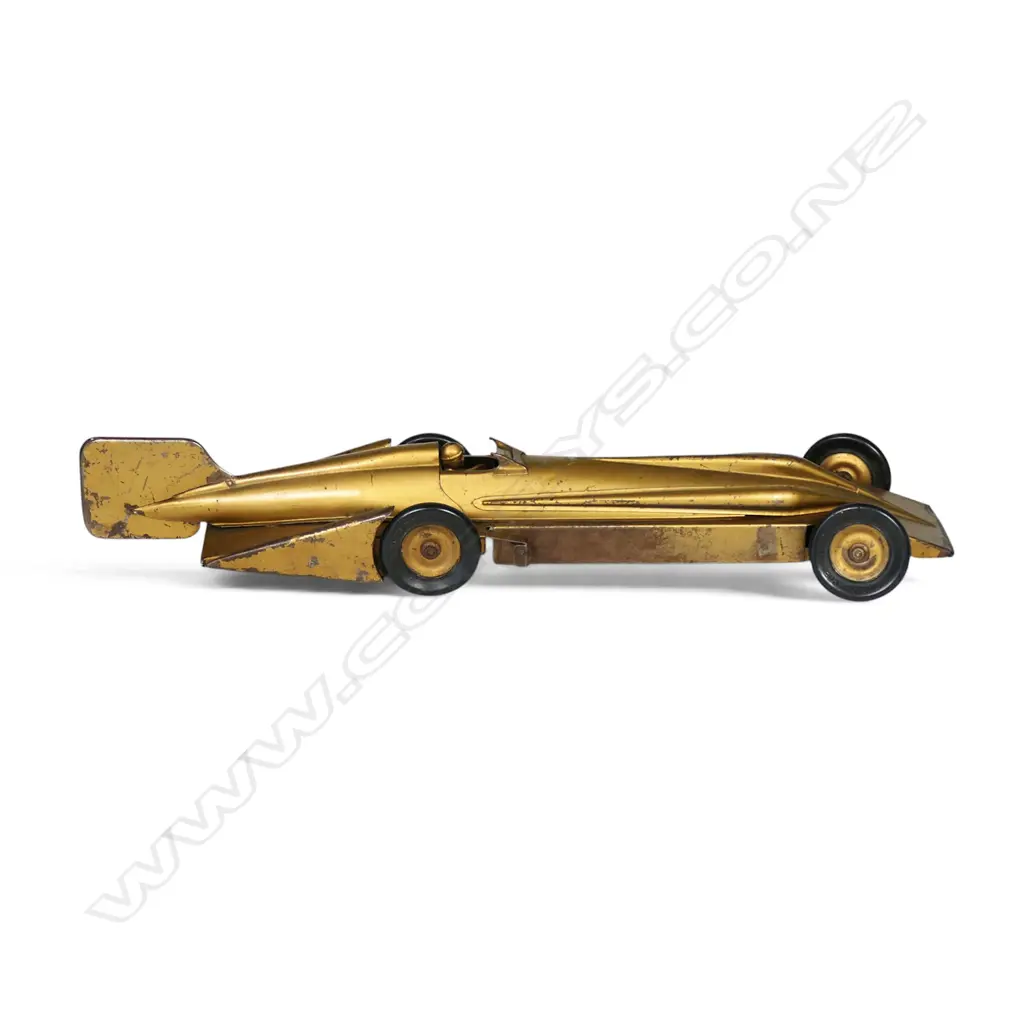 A German Gunthermann? 'Major Seagrav's Golden Arrow' record car with some faults, Image 1++