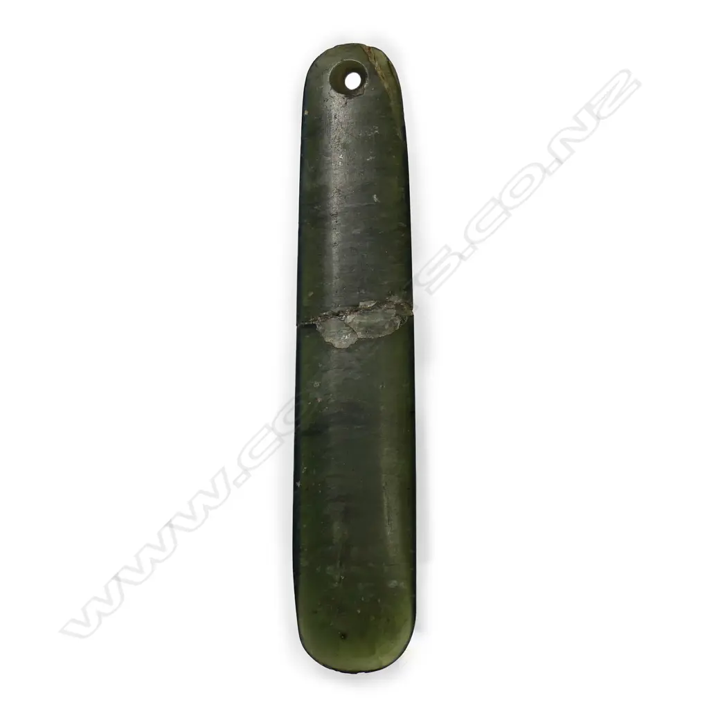 An old Māori pounamu (bowenite/tangiwai) kuru (pendant), Image 1++
