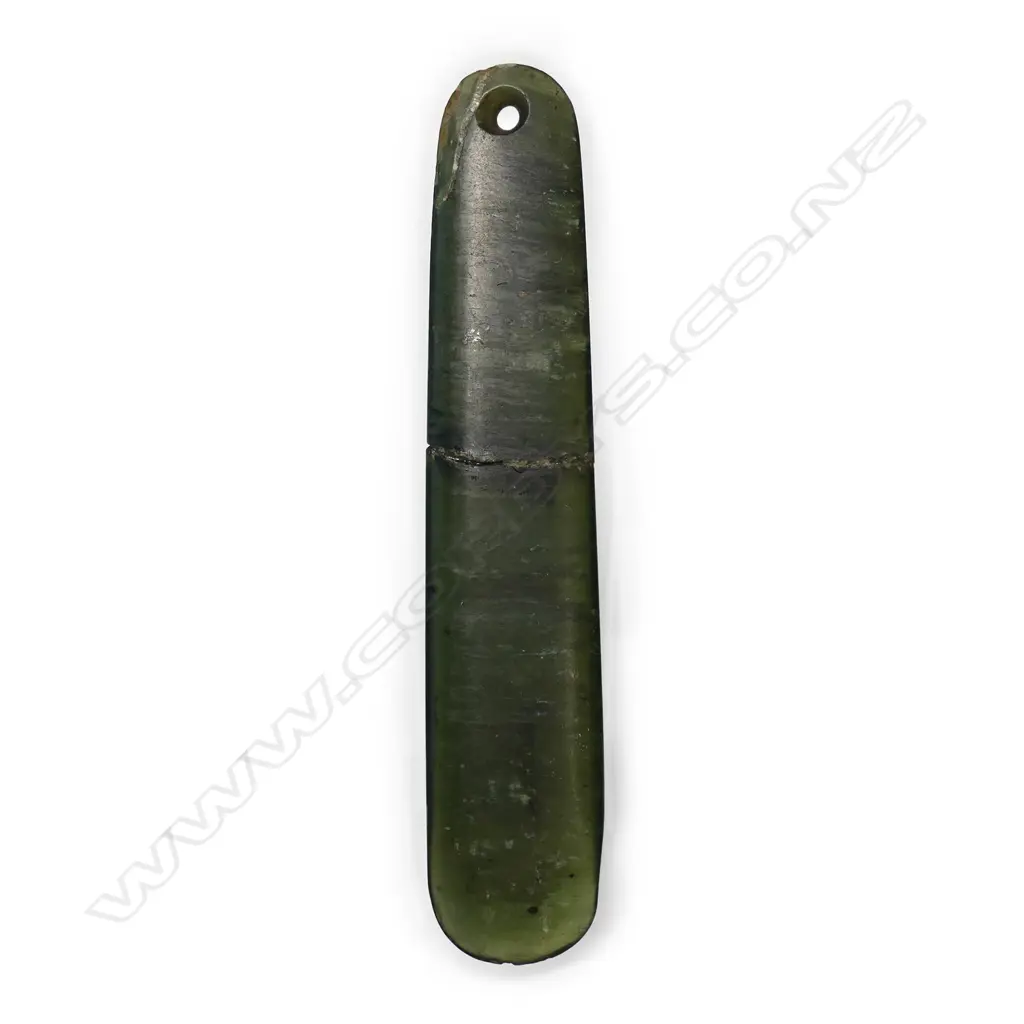 An old Māori pounamu (bowenite/tangiwai) kuru (pendant), Image 1++