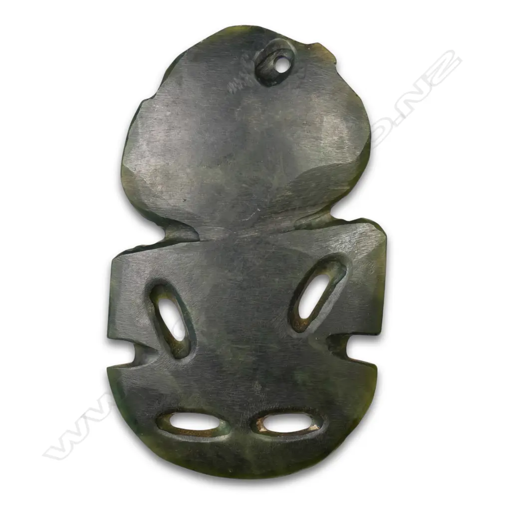 A large 19thC / early 20thC Māori carved pounamu hei tiki, Image 1++