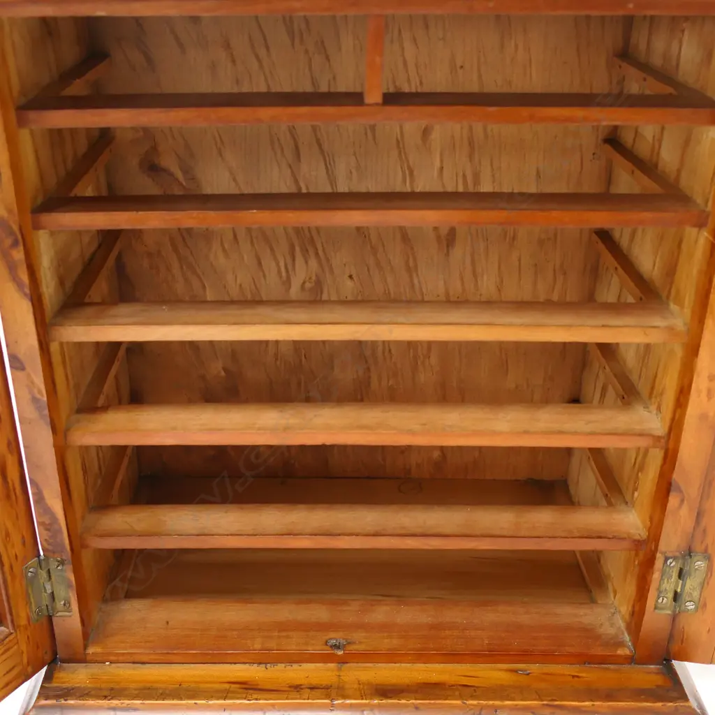 A colonial mottled kauri apprentice chest, Image 1++
