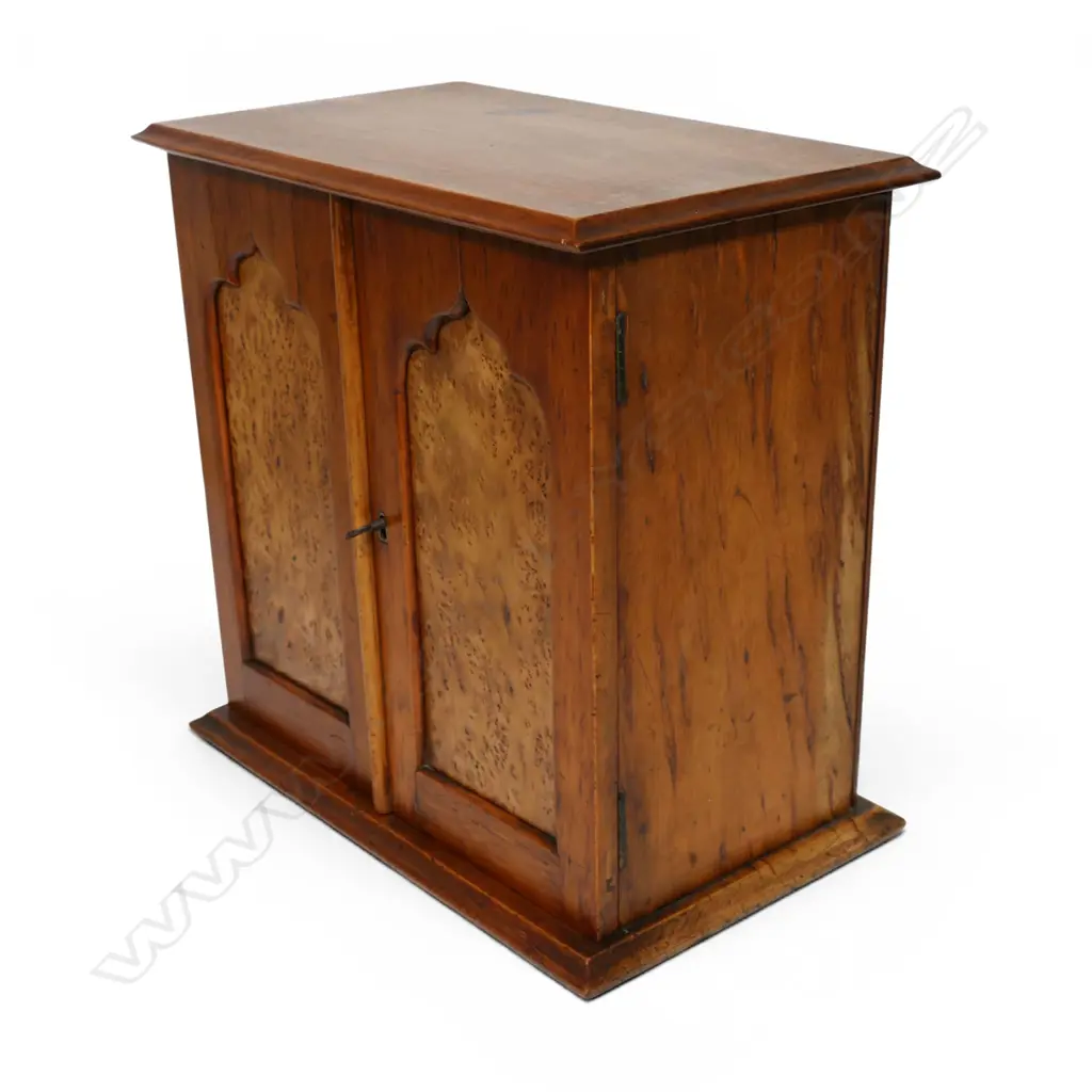 A colonial mottled kauri apprentice chest, Image 1++