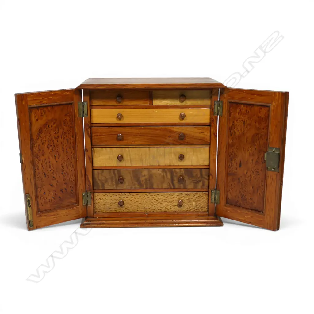 A colonial mottled kauri apprentice chest, Image 1++