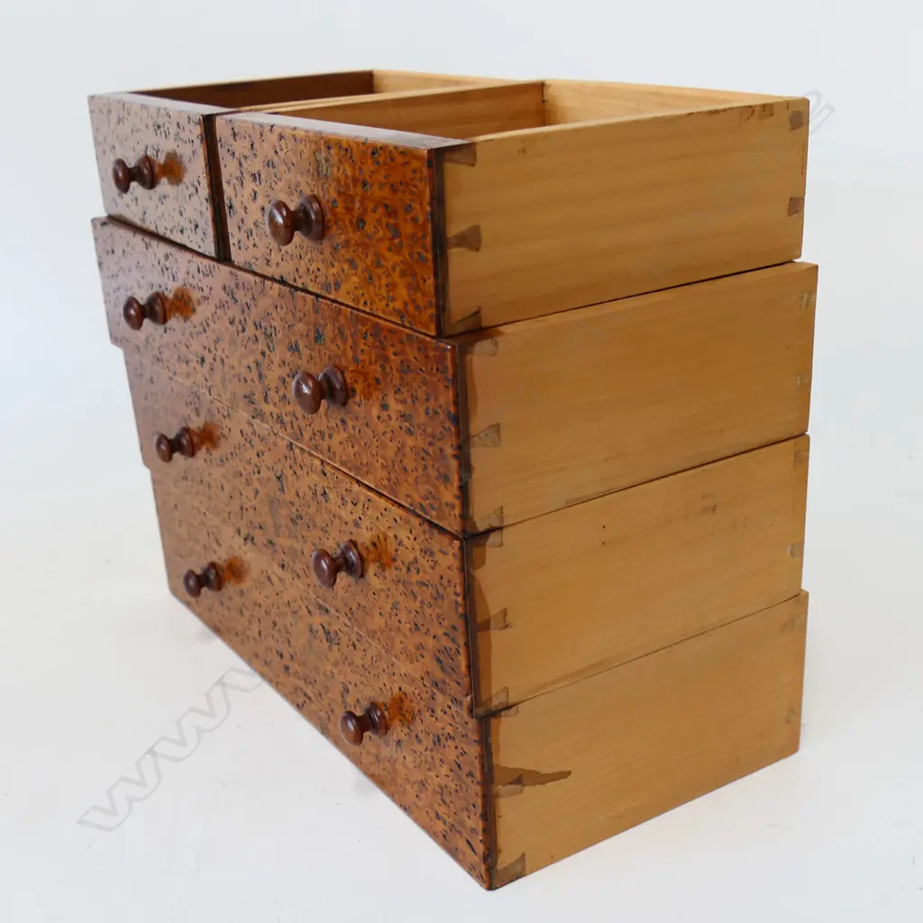 A late 20thC mottled kauri apprentice chest, Image 1++