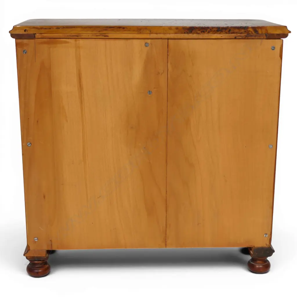 A late 20thC mottled kauri apprentice chest, Image 1++
