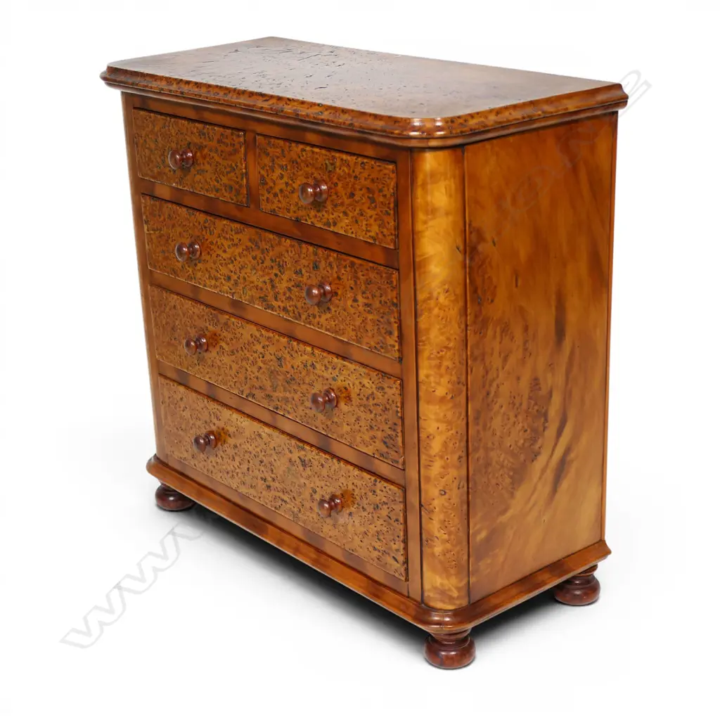 A late 20thC mottled kauri apprentice chest, Image 1++
