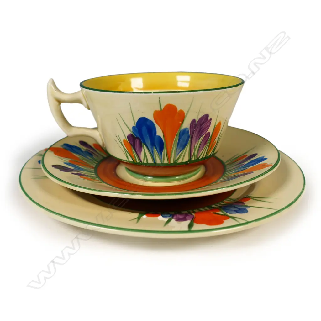 A Clarice Cliff Bizarre trio, Image 1++