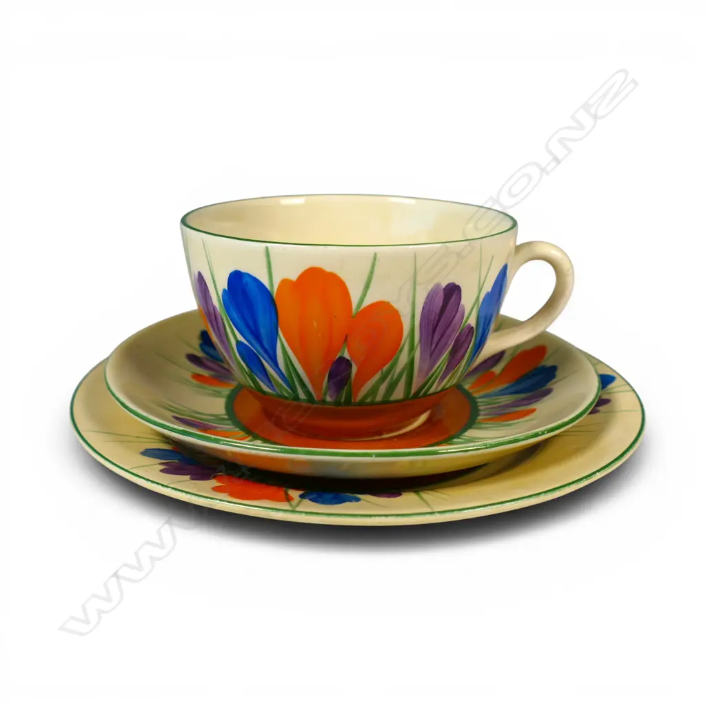 A Clarice Cliff Bizarre trio, Image 1++