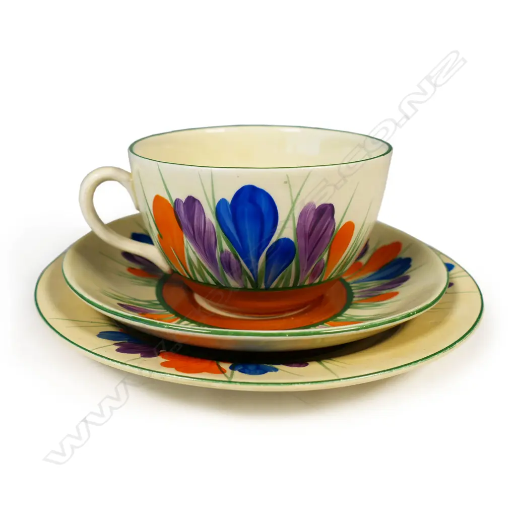 A Clarice Cliff Bizarre trio, Image 1++