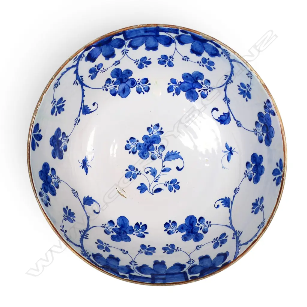 A 17thC Dutch tin glaze blue and white bowl, Image 1++