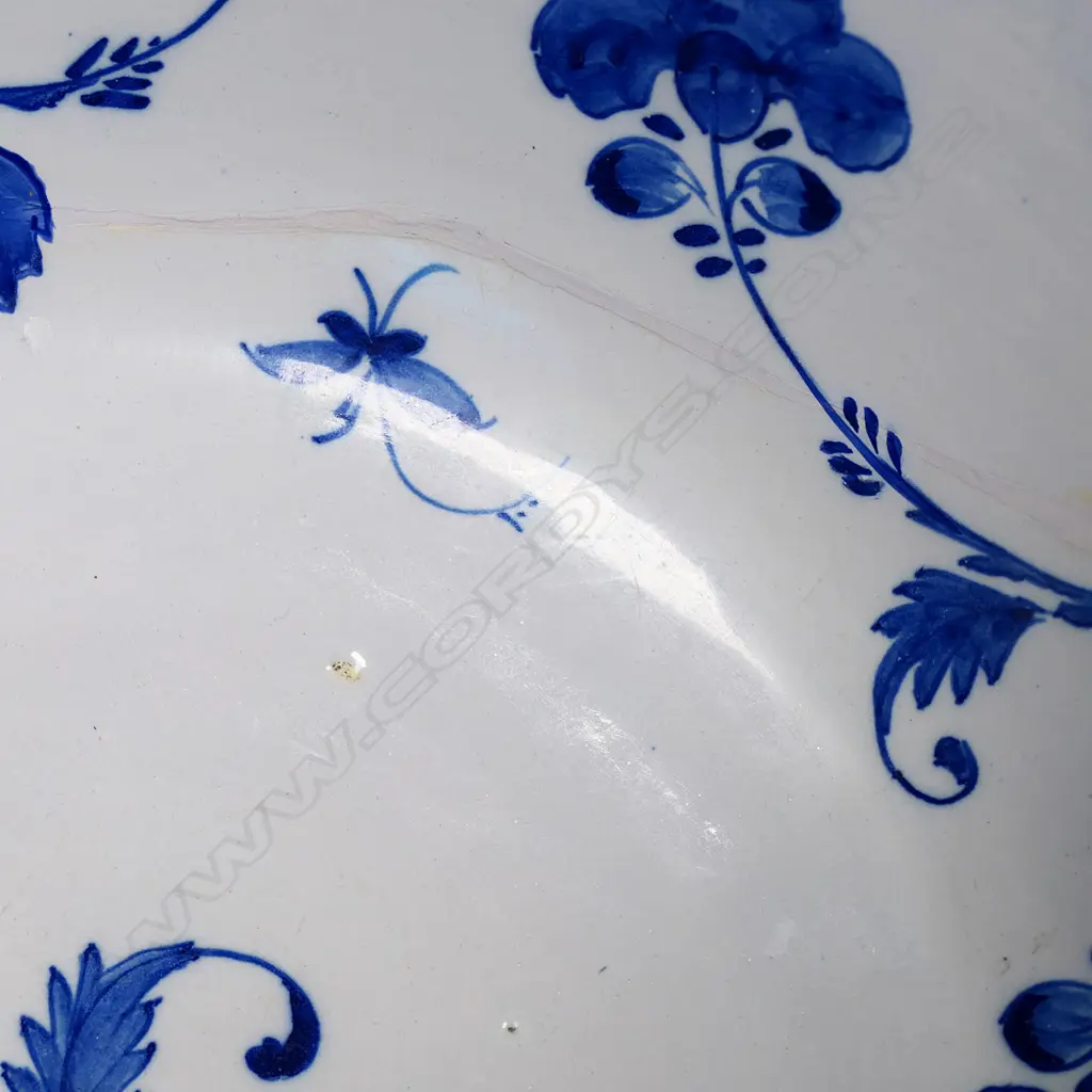 A 17thC Dutch tin glaze blue and white bowl, Image 1++