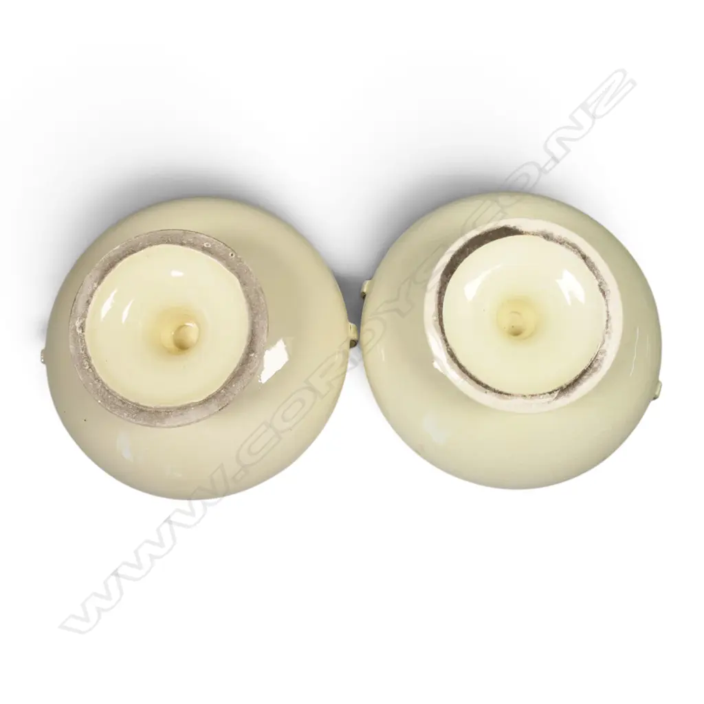 A pair of 18thC creamware lidded potpourri pots, Image 1++